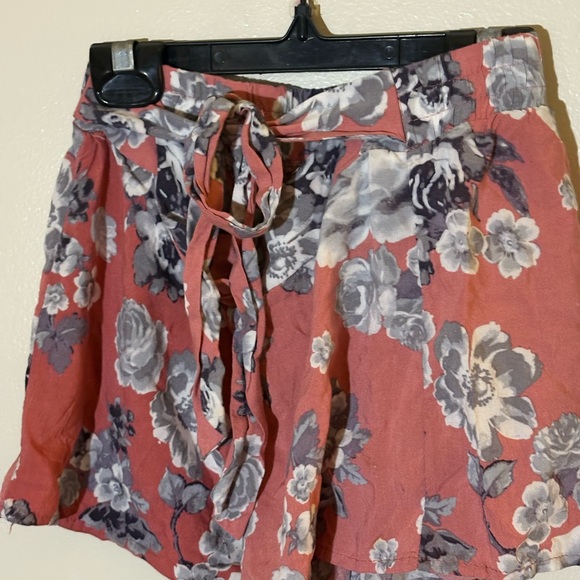 Floral Tie-Waist Shorts - Picture 2 of 4